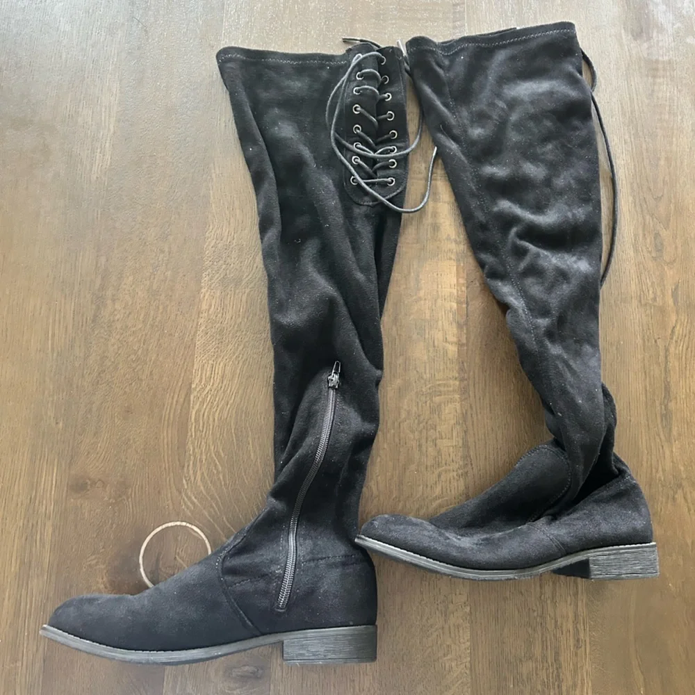 Windsor black knee